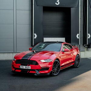 Ford Mustang 233kW manuál