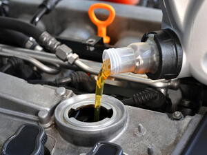 Aerace oleje v motoru je problém, který nemá snadné řešení