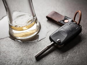 Alkohol za volantem v Itálii v roce 2025: Začátečníci mají smůlu a ti, kteří to přeženou, můžou jít i sedět 