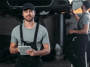 Automechanik si může vydělat až 120 000 Kč! Co musí umět?
