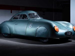 Automobil Porsche Type 64 vystavený na aukci