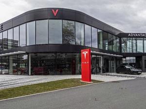Automobilka Tesla otevřela prodejnu v Praze