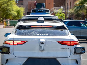 Autopilot a samořízení: Tesla spoléhá na kamery, Waymo na lidar