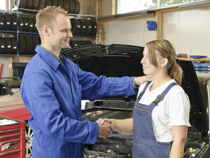 Autotronici a automechanici volí po škole stabilitu