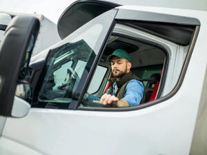 Co chtějí lidé v auto-moto? Stabilitu, férovou mzdu a krátký dojezd