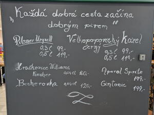 Dá se najíst na pražském letišti levně? Dá, ale musíte vědět, kam zajít