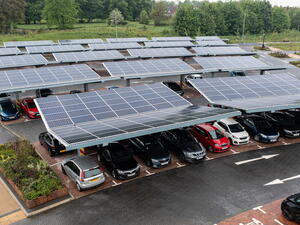 Domácí nabíjení elektromobilu: Jak to bude na sídlištích?