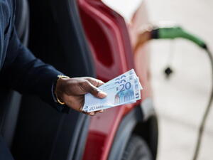 Dotace na nákupy elektromobilů táhnou prodeje