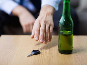 Drogy a alkohol za volantem: Jaká jsou rizika?