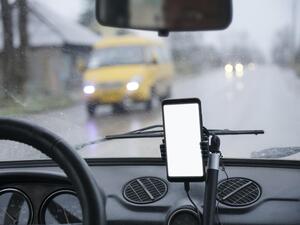 Držák na mobil do auta: Tipy a rady pro výběr