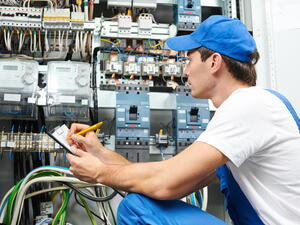 Elektrikáře ani další řemeslníky uměla inteligence neohrozí