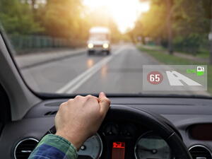Head-up display: Jak se obraz dostane na sklo a proč ne každé sklo to zvládá