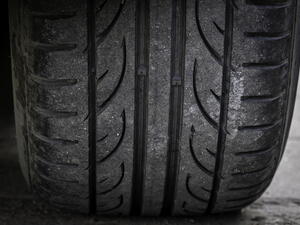 Hloubka dezénu a letní pneumatiky