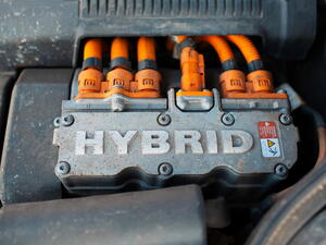 Hybridní motor a vytáčení za studena (1. díl)