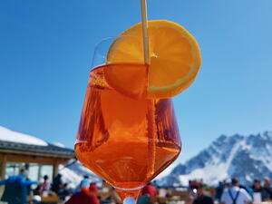 Jak se pohybují ceny v après-ski baru letoviska Kronplatz v letošním roce?