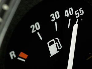 Jak snížit spotřebu paliva cestou na dovolenou v roce 2026