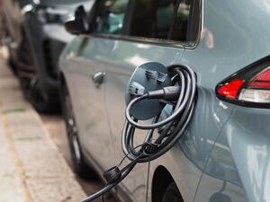 Jaké problémy nás čekají s rozšířením elektromobilů?