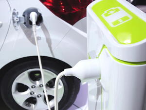 Kanada představila plán na přechod k elektromobilům