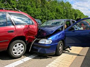 Kdo platí škody při dopravní nehodě v případě nepojištěných řidičů