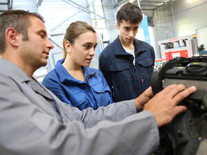 Kolik chtějí vydělávat studenti střední školy automobilní?