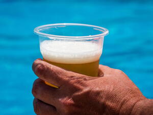 Kolik stojí točené pivo na pláži v Chorvatsku a Itálii