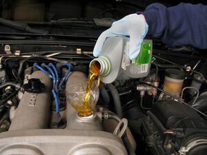 Kontrola hladiny oleje v motoru