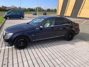 Mercedes-Benz C350 je spolehlivá ojetina