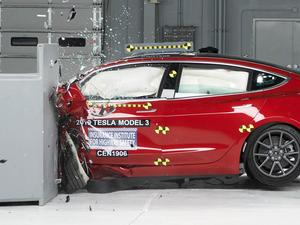 Model 3 od Tesly dostal nejvyšší hodnocení Top Safety Pick+