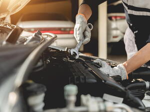 Může si automechanik vydělat 80 000 Kč měsíčně?