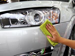 Mytí auta v automatické myčce aut: Proč to nedělat