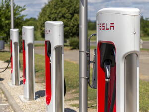 Nabíjecí stanice pro elektromobily se budují podle hlasování