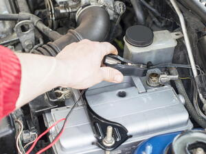 Napětí autobaterie – jaké je správné?