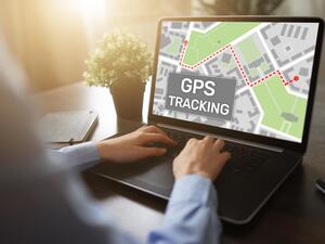 Nejlevnější GPS lokátor do auta - vyplatí se?