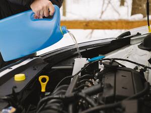 Nemrznoucí kapalina: proč zamrzá a jak může poškodit auto?