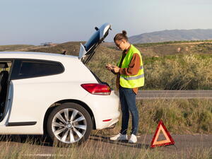 Nepojízdné auto v zahraničí: asistence, odtah, nebo oprava na místě?
