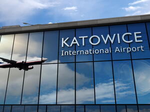 Parkování na letišti Katovice – průvodce pro české cestující