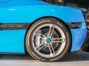 Pátá generace Pirelli P Zero přináší revoluční technologie pro léto 2025