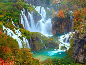 Plitvická jezera: Průvodce nejstarším národním parkem v Chorvatsku