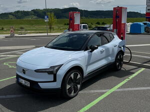 Porovnání plánování trasy Volvo EX30 vs. Škoda Enyaq