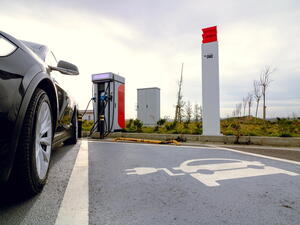 Preconditioning baterie: Proč auto zahřívá baterii na cestě k rychlonabíječce