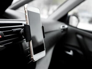Přehřívání telefonu v autě: Jak tomu zabránit