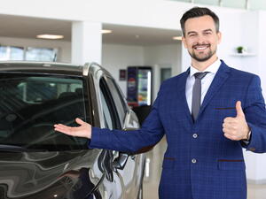 Prodejce aut si může u nás vydělat klidně i 90 000 Kč