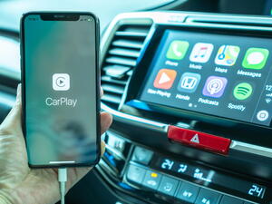 První auto s Apple CarPlay se objevilo v roce 2014