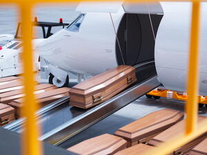 Repatriace z USA vyšla na 5 000 000 Kč. Co na to pojišťovna?