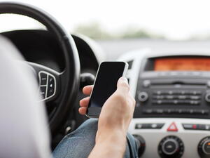 Řidiče v Praze špehují mobily. Důvod vás pravděpodobně překvapí