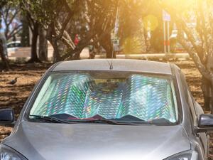 Sluneční clona do auta: Proč si ji pořídit?