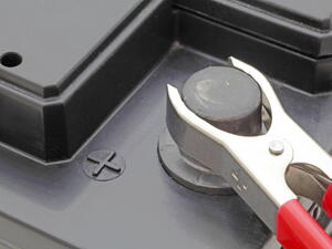 Spotřeba elektromobilu: Jak je na tom 12V baterie?