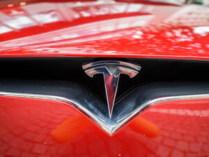 Tesla zaznamenala pokles prodejů, co to znamená?
