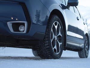 Test celoročních pneumatik 225/40 R18 pro sezónu 2025/26