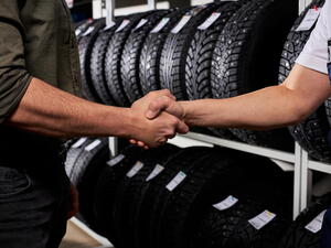 Tohle jsou tři situace, kdy se vám může nákup pneu prodražit